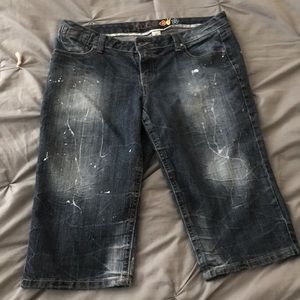Mudd distressed denim capris sz 17 (fits like 13)